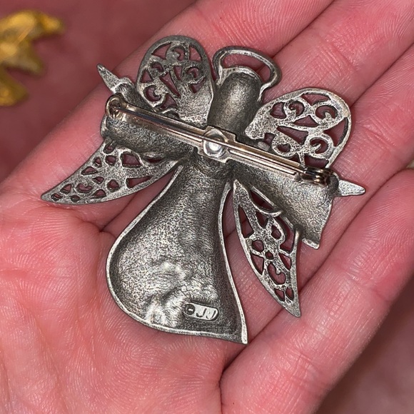 3/$30 Vintage Angel JJ Brooch - Picture 2 of 3